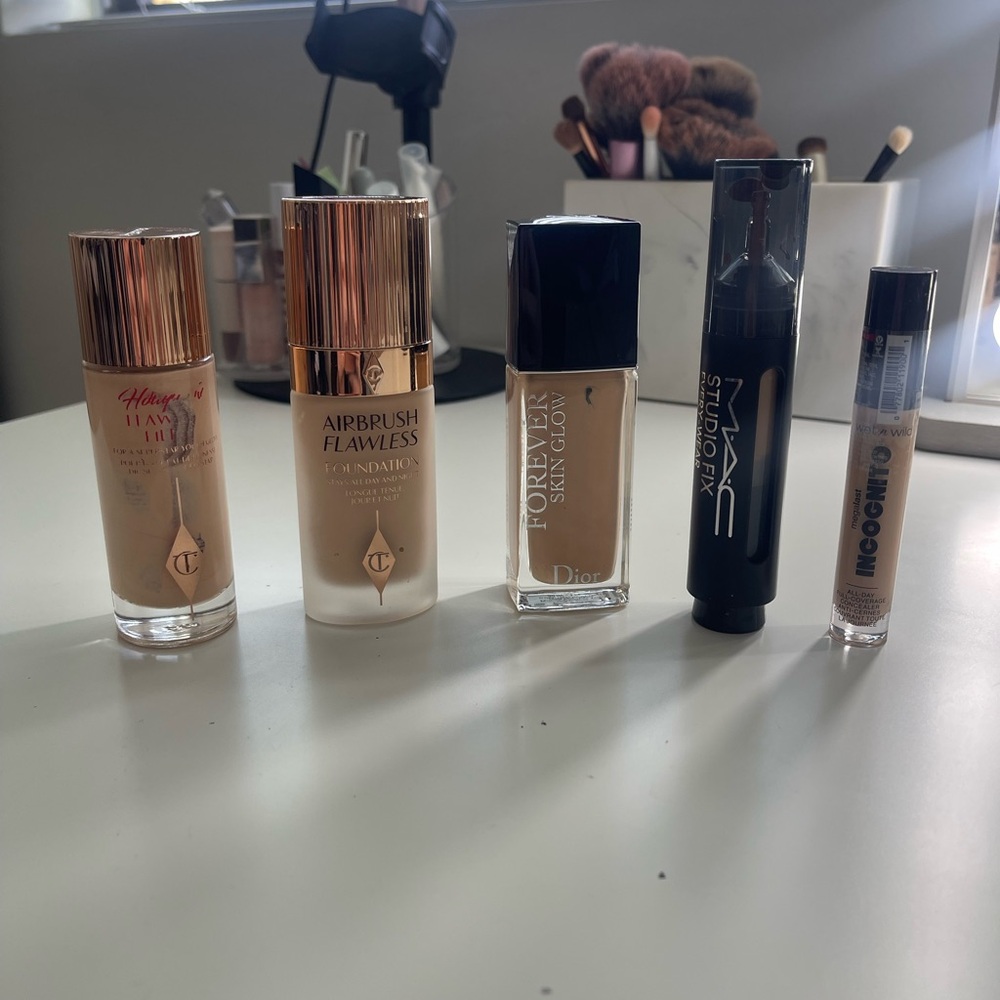 Charlotte Tilbury Airbrush Flawless Foundation Bundle